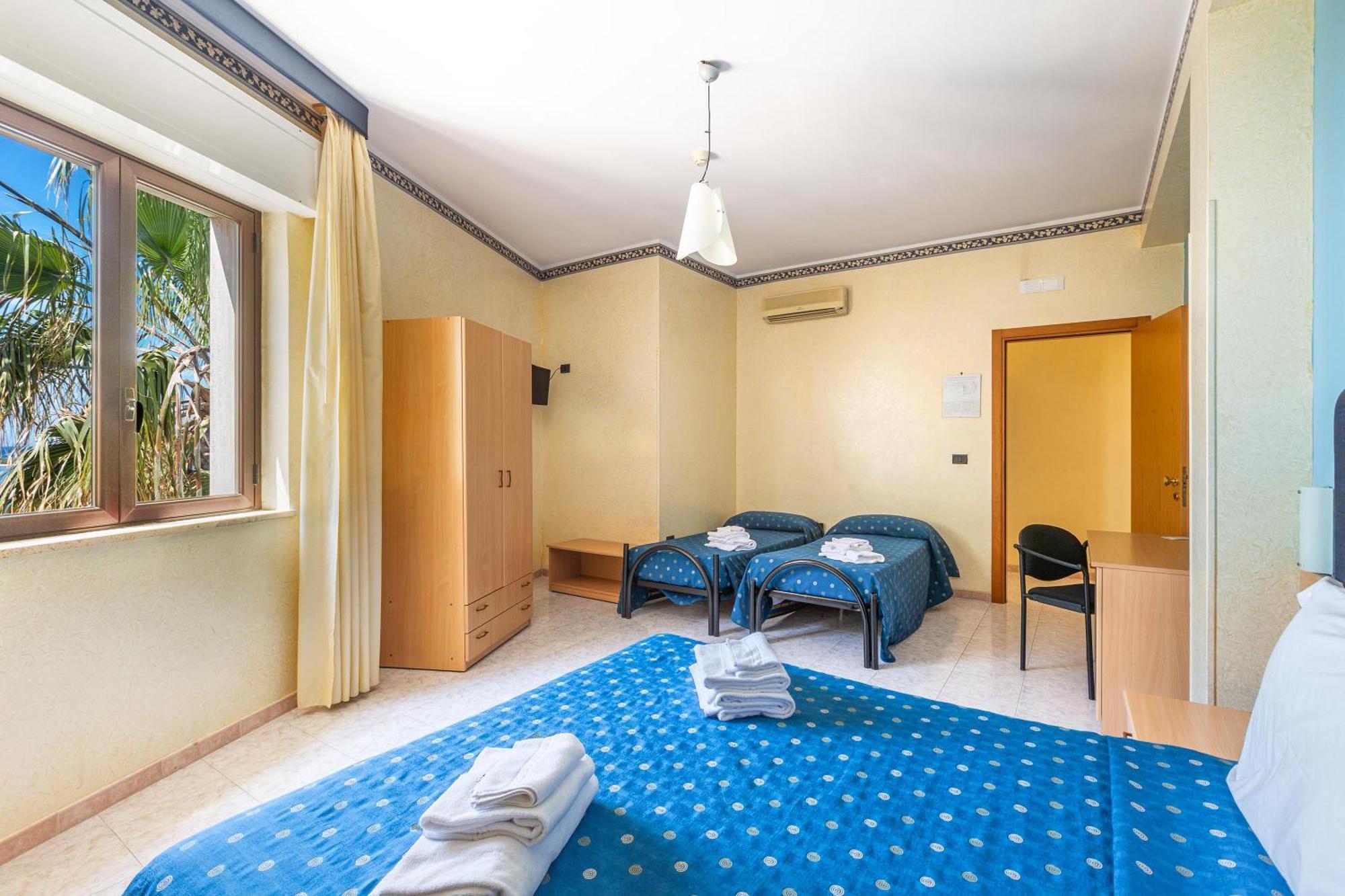 Hotel Il Riccio Porto Cesareo Exteriör bild