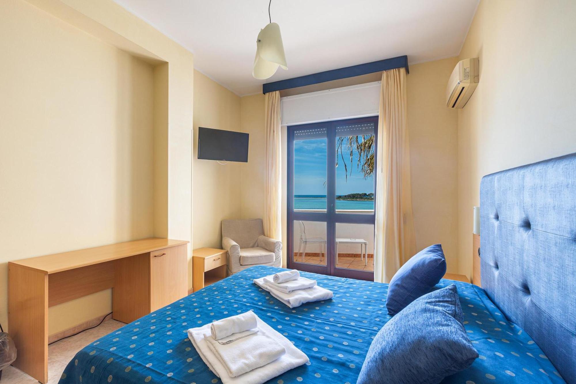 Hotel Il Riccio Porto Cesareo Exteriör bild