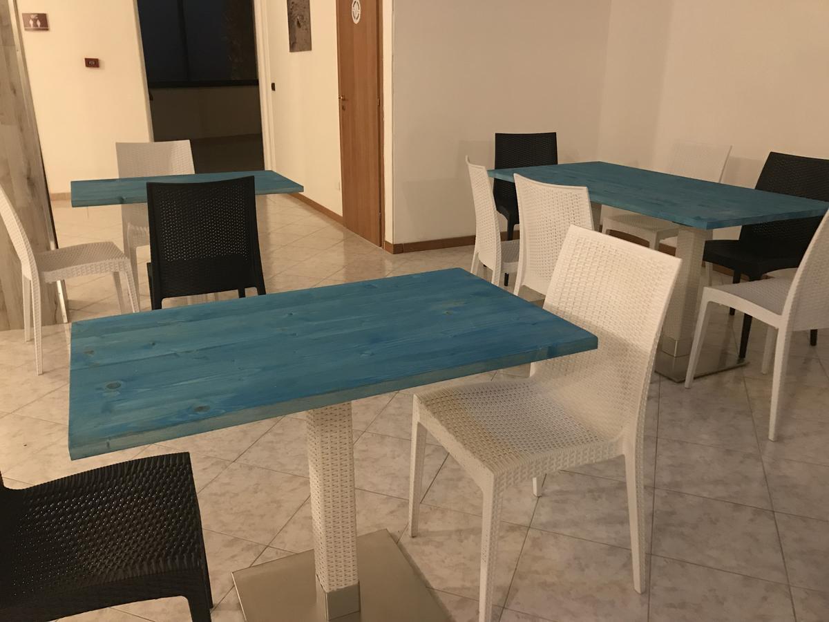 Hotel Il Riccio Porto Cesareo Exteriör bild