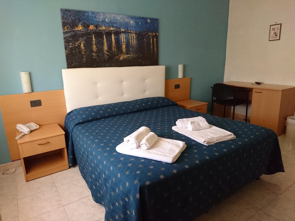 Hotel Il Riccio Porto Cesareo Exteriör bild