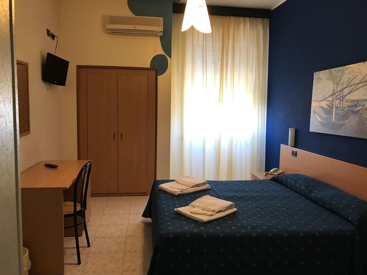 Hotel Il Riccio Porto Cesareo Exteriör bild